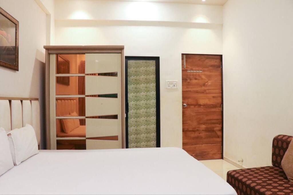 Stayhaven Aqua With Pvt Theatre & Pool Bombaim Exterior foto